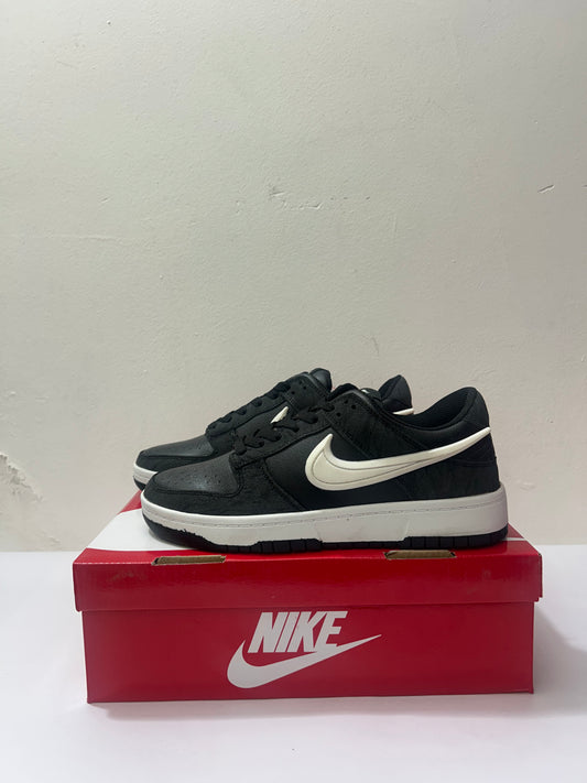 Nike B/W Dunk Ambush